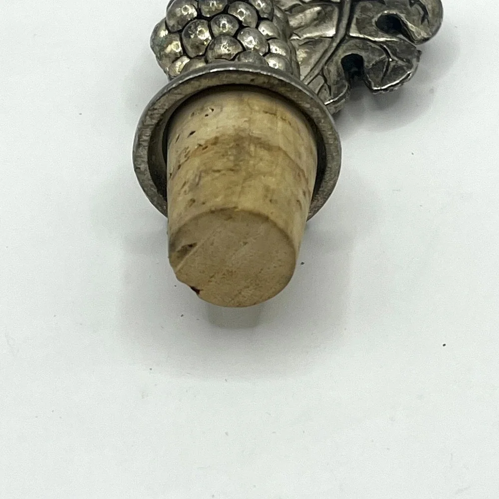 Vintage Silver Toned Grapes Heavy Metal Wine Cork Bottle Stopper Leaves‎ 3.5